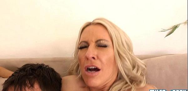  MILF Emma Starr gets double penetrated
